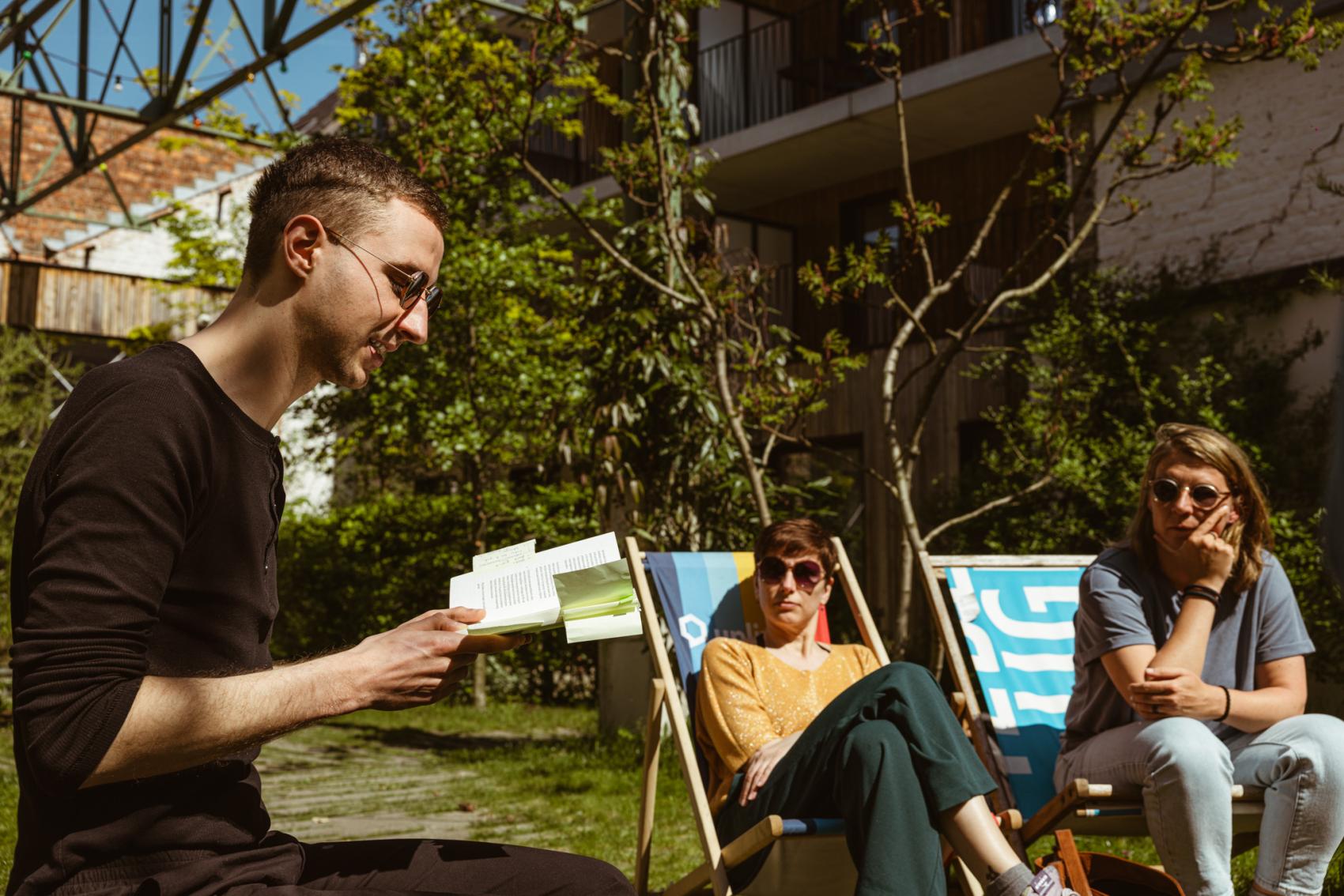 Seppe Decubber leest voor bij Cambio Vlaanderen