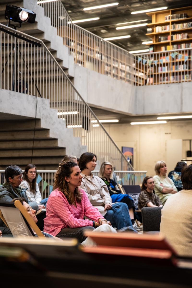 Luisteren naar een voorlezer